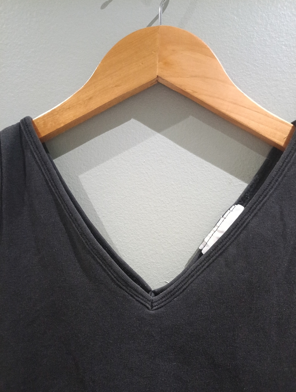Jean Work & Company Coton Black V-Neck Tank Top - Picture 4 of 6